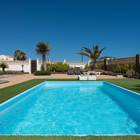קורלחו Homeforguest Apartment With Pool And Terrace 1 Min From The Beach מראה חיצוני תמונה