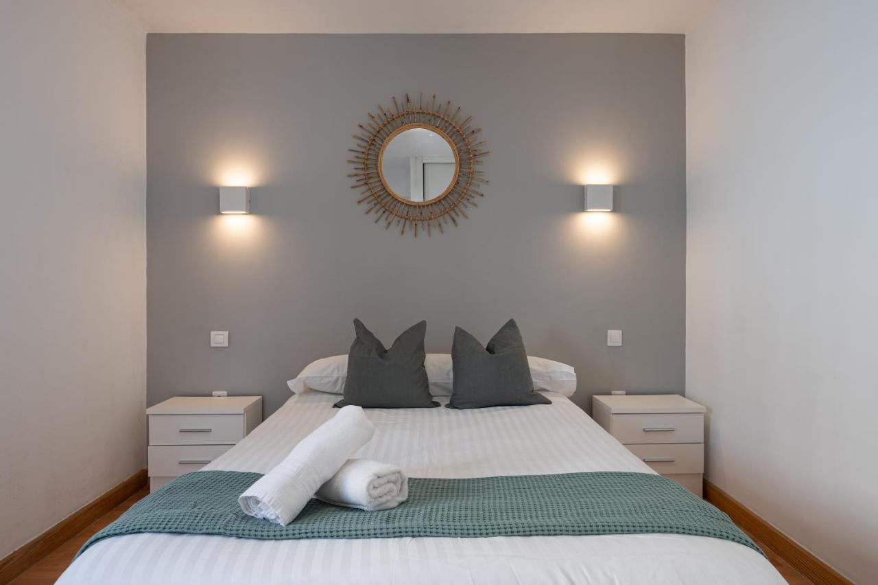 קורלחו Homeforguest Apartment With Pool And Terrace 1 Min From The Beach מראה חיצוני תמונה