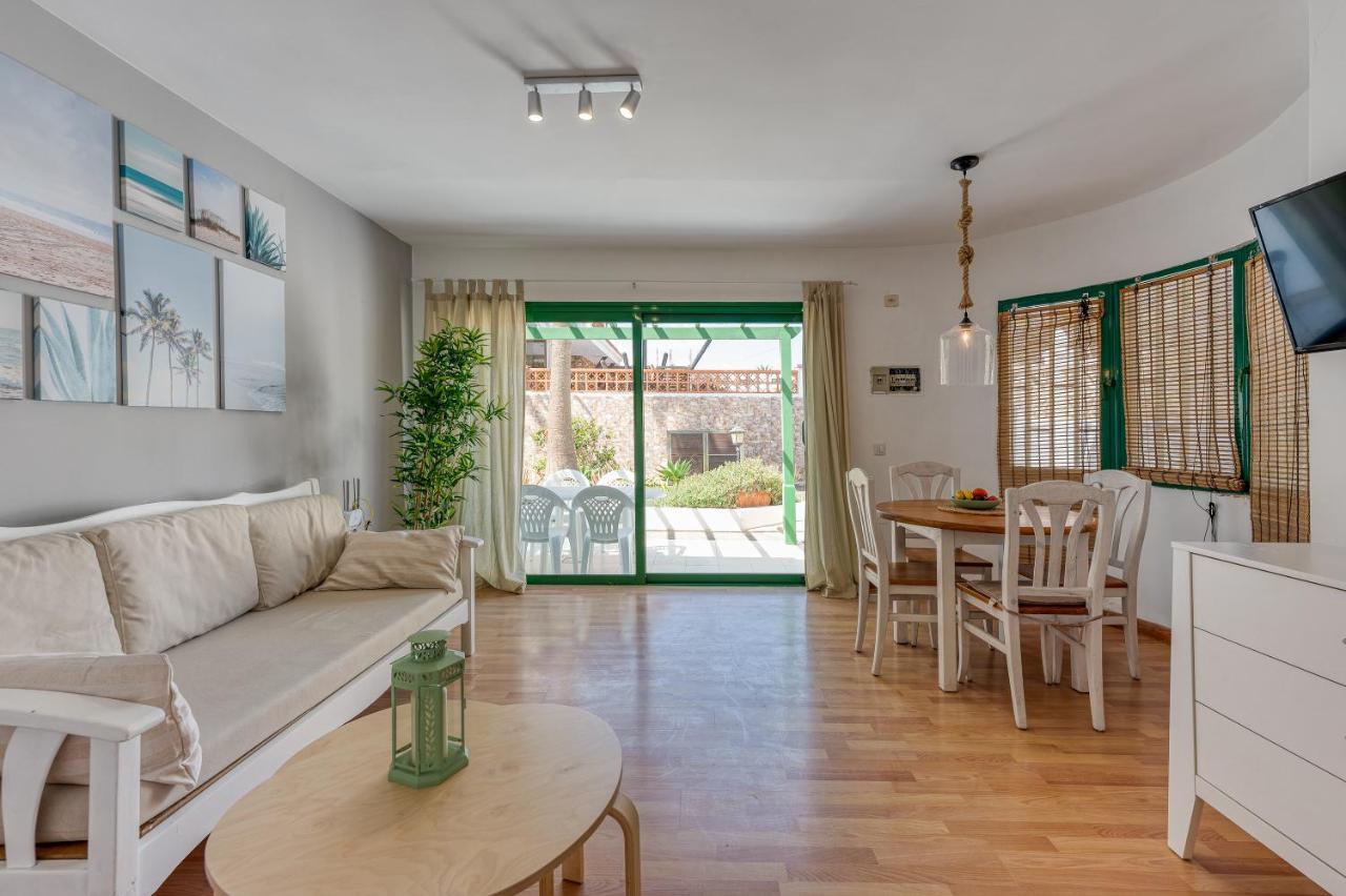 קורלחו Homeforguest Apartment With Pool And Terrace 1 Min From The Beach מראה חיצוני תמונה
