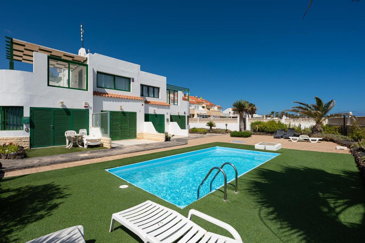 קורלחו Homeforguest Apartment With Pool And Terrace 1 Min From The Beach מראה חיצוני תמונה