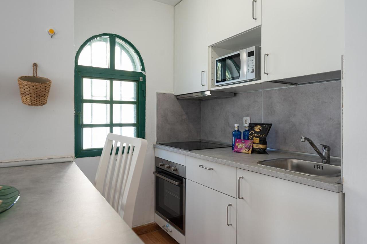 קורלחו Homeforguest Apartment With Pool And Terrace 1 Min From The Beach מראה חיצוני תמונה