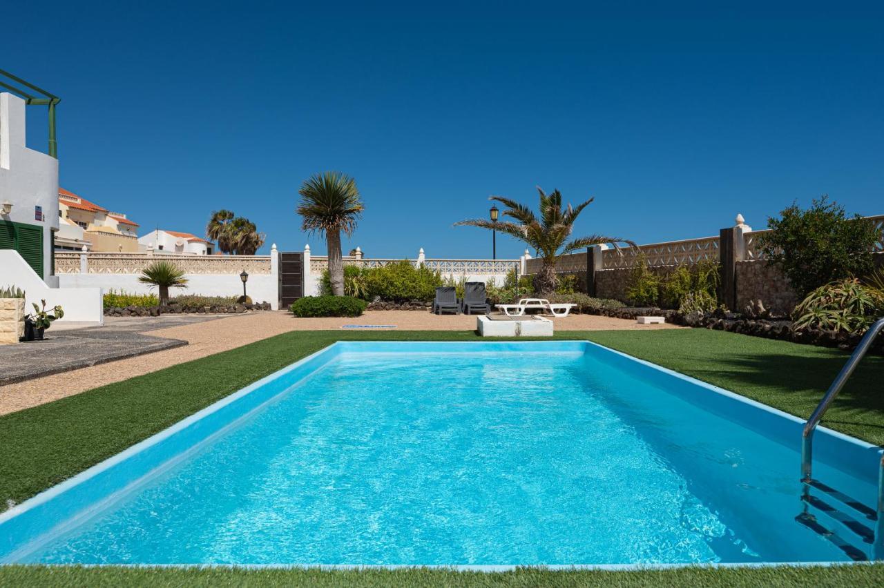 קורלחו Homeforguest Apartment With Pool And Terrace 1 Min From The Beach מראה חיצוני תמונה