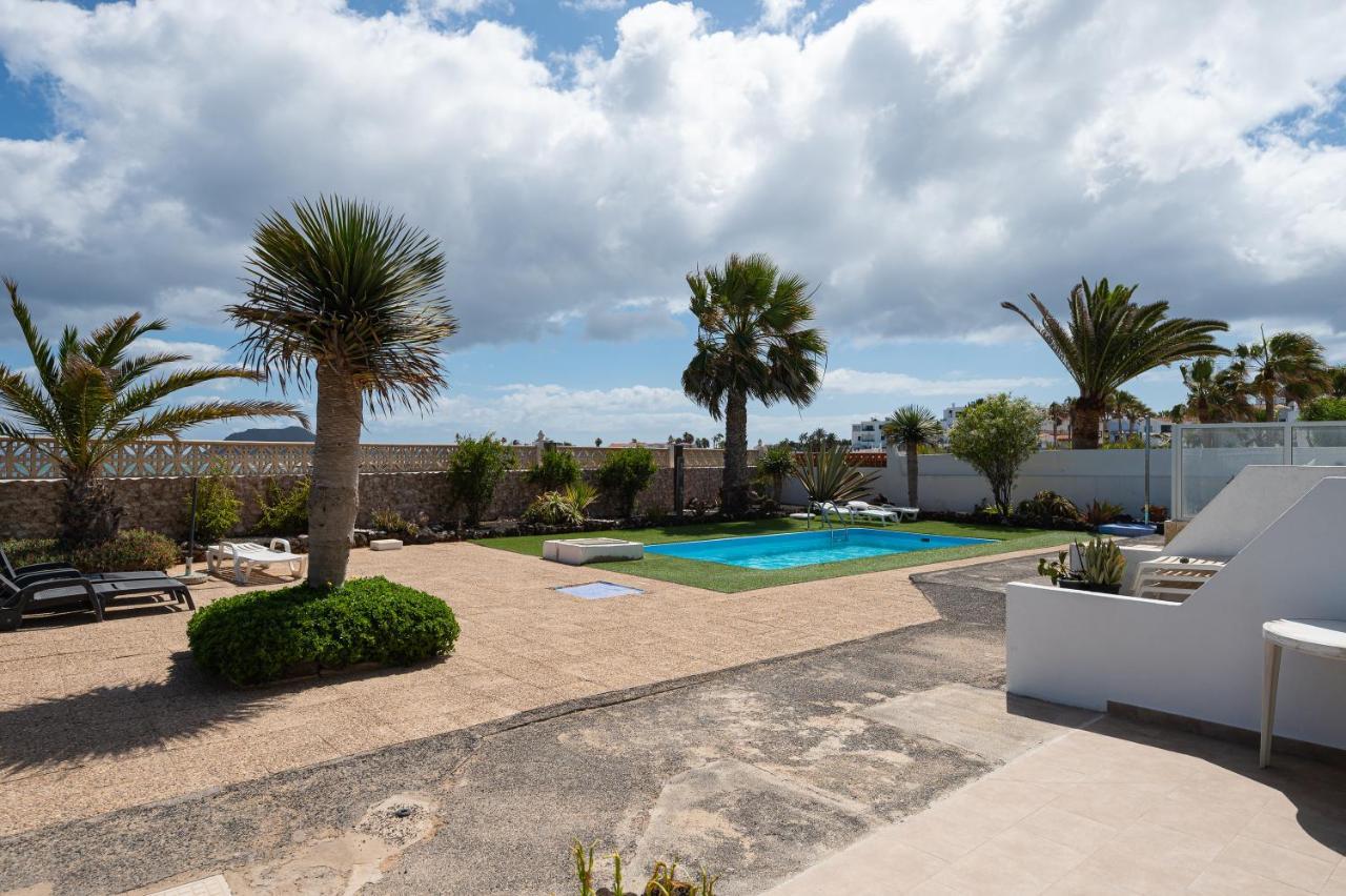 קורלחו Homeforguest Apartment With Pool And Terrace 1 Min From The Beach מראה חיצוני תמונה