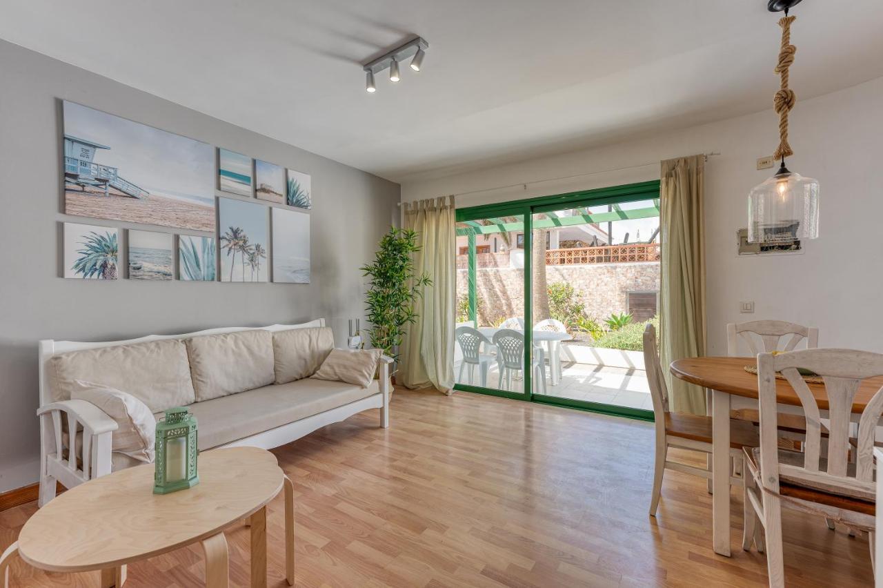 קורלחו Homeforguest Apartment With Pool And Terrace 1 Min From The Beach מראה חיצוני תמונה