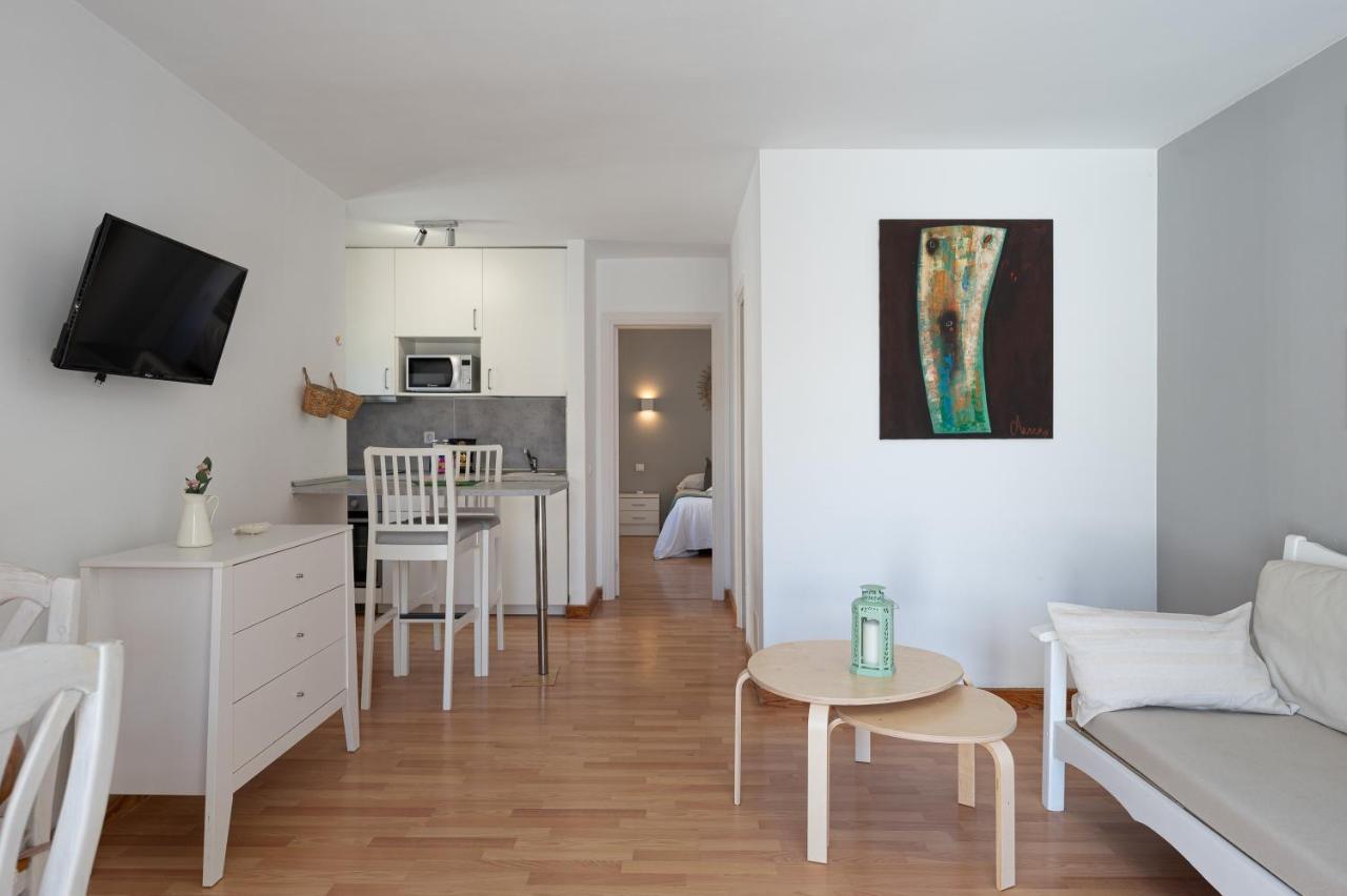 קורלחו Homeforguest Apartment With Pool And Terrace 1 Min From The Beach מראה חיצוני תמונה