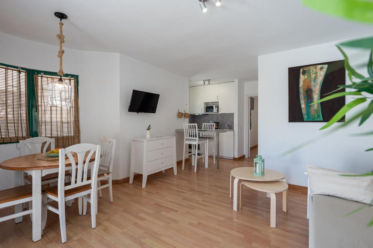 קורלחו Homeforguest Apartment With Pool And Terrace 1 Min From The Beach מראה חיצוני תמונה