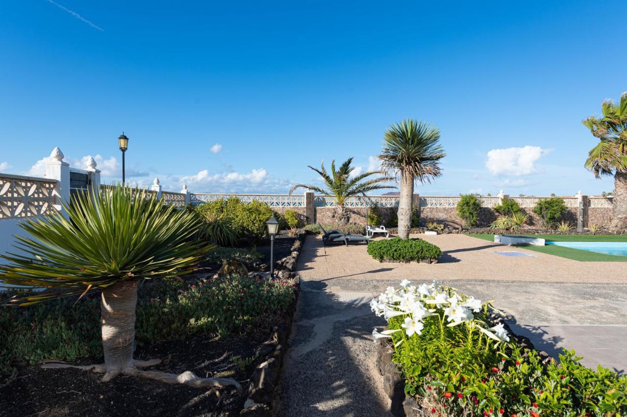 קורלחו Homeforguest Apartment With Pool And Terrace 1 Min From The Beach מראה חיצוני תמונה